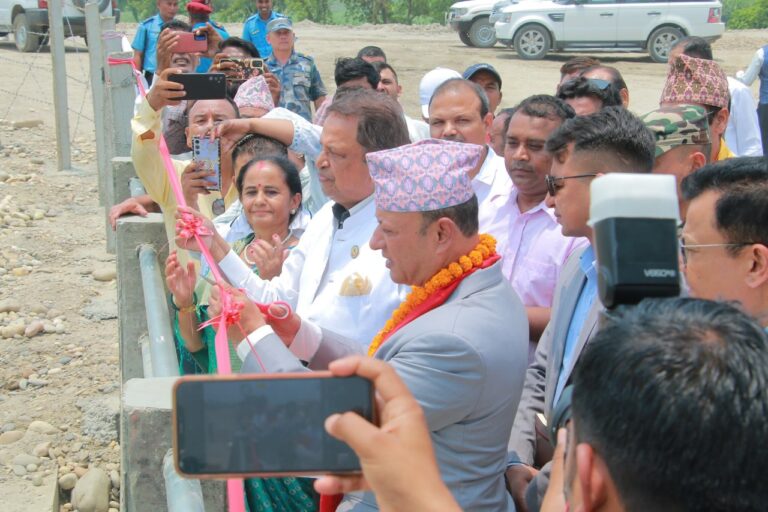 उर्जामन्त्री खड्काद्धारा गण्डक पश्चिम नहर सिंचाई आयोजनाको ‘सेटलिङ्ग बेसिन’को उद्घाटन