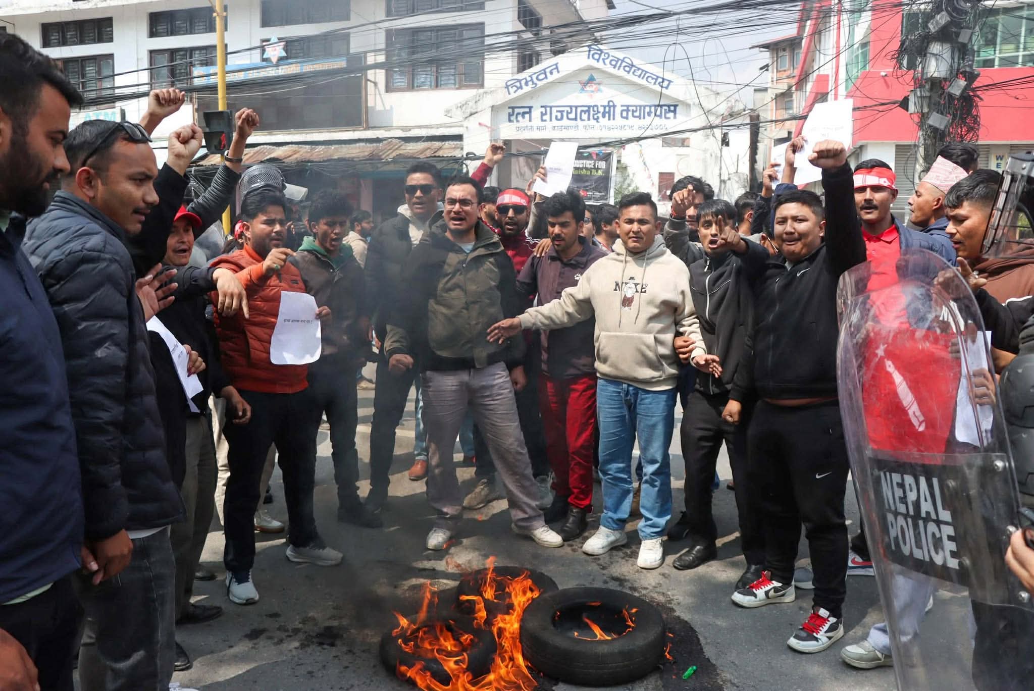 एमाले प्रदर्शनले माइतीघर क्षेत्र तनावग्रस्त