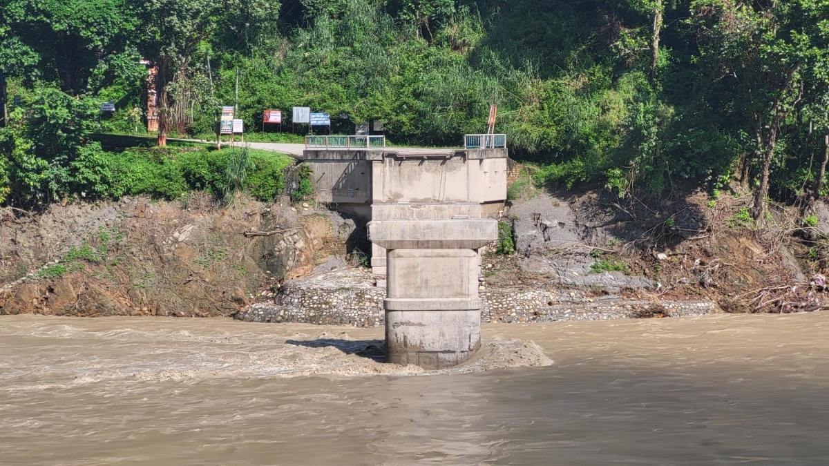 धादिङको फुर्केखोलामा अस्थायी पन्टुन ब्रिज जडान गरिने, यातायात सहज बनाउने तयारी
