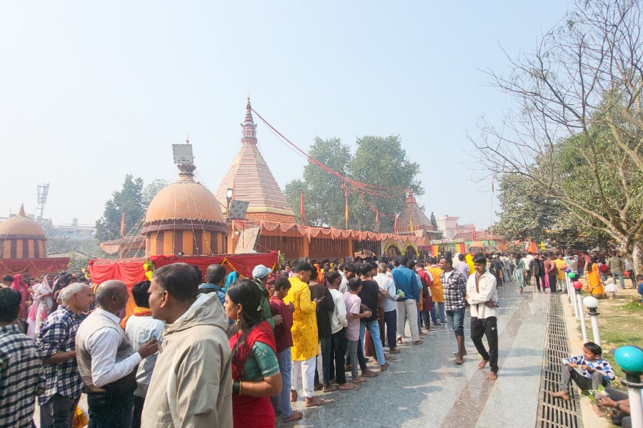 महाशिवरात्रिको अवसरमा धनुषाका विभिन्न प्रख्यात शिवालयहरुमा भक्तजनहरुको भीड (तस्विरहरु)