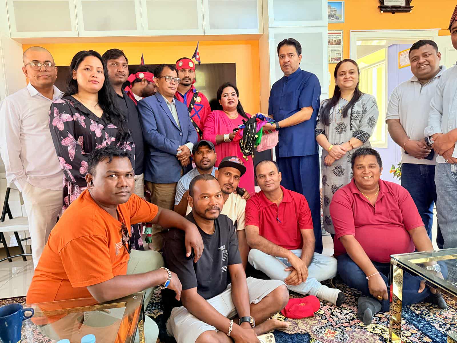 सन्थाली समुदायलाई कतारमा सहयोग हस्तान्तरण