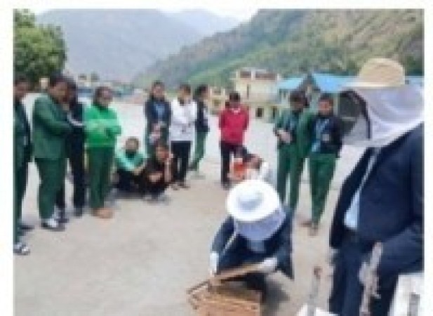 ब्यबसायिक कृषितर्फ उन्मुख हुन प्रेरित गर्दै प्राविधिक शिक्षालय