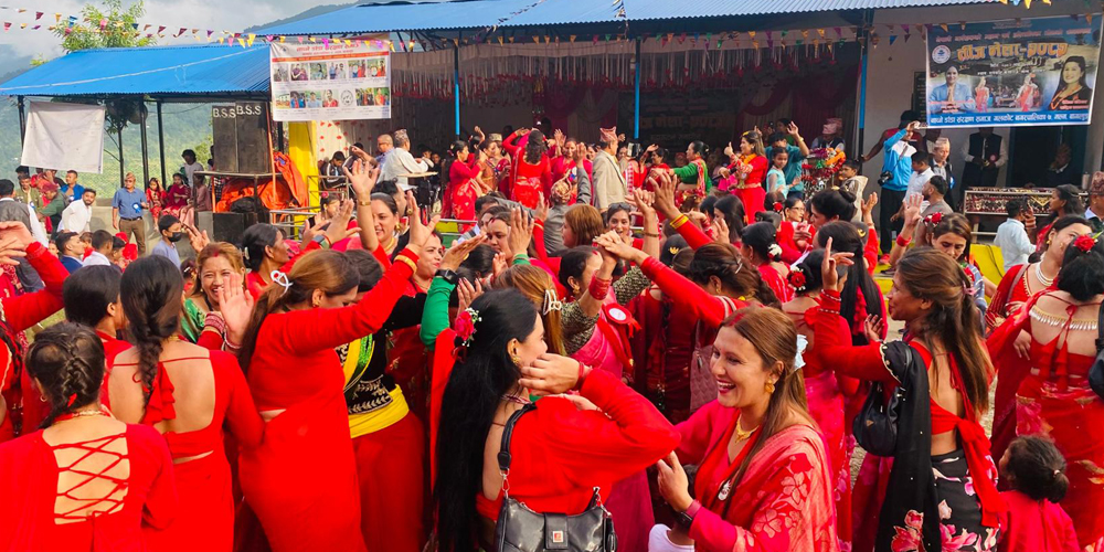 ऐतिहासिक नाच्नेडाँडामा गुञ्जिए तीजका भाका