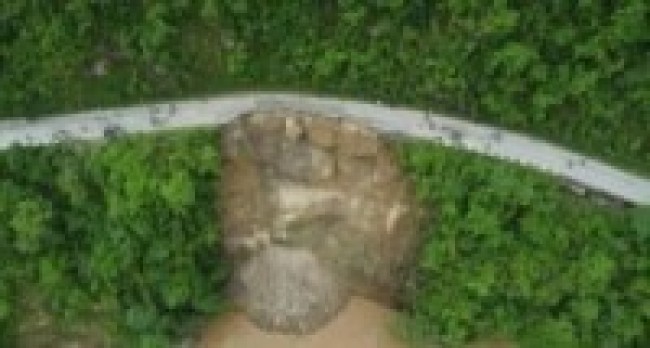 आँबुखैरेनी खण्ड अवरुद्ध गरी भित्ता काटिँदै   