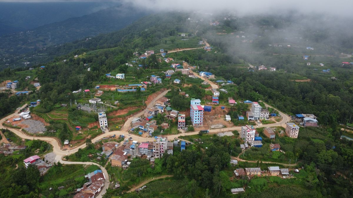 भोजपुर– दिङ्ला सडक कालोपत्र गरिँदै