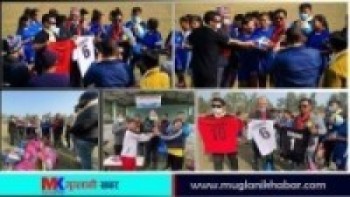 झापाको केर्खामा एक दिवसीय महिला फुट्बल प्रतियोगिता, खेलाडीलाई खेल सामाग्री बितरण