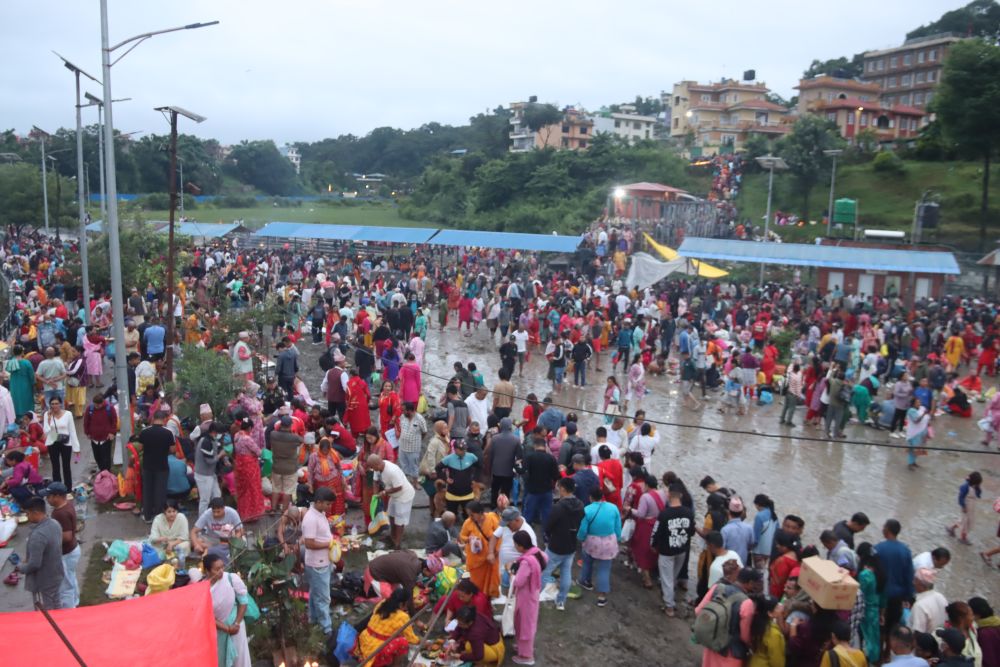 भाद्रकृष्ण औँसी : पितृप्रति श्रद्धा प्रकट गर्न बिहानैदेखि गोकर्णेश्वरमा हजारौँ भक्तजन