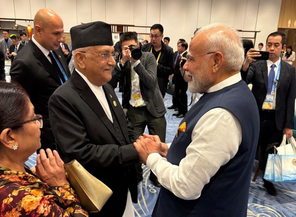 प्रधानमन्त्री ओली र भारतीय प्रधानमन्त्रीबीच अनौपचारिक भेट