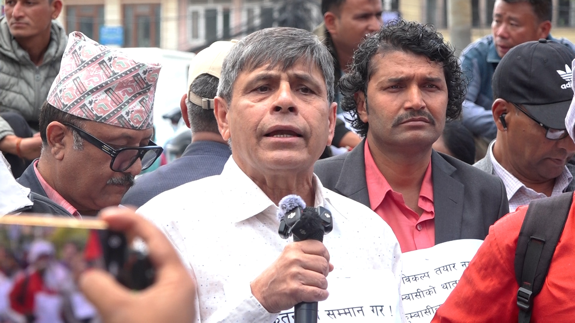 सुकुम्बासी बस्तीमा डोजर चलाएको विरोधमा भुसालको चेतावनी : ‘नागरिक डराए परिणाम राम्रो हुँदैन’