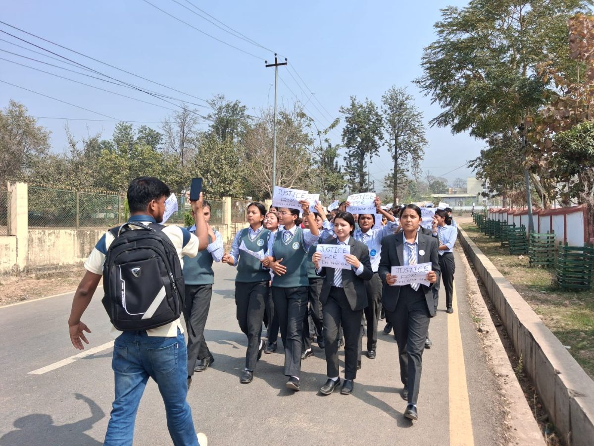 इनिशाको न्यायको माग गर्दै विद्यार्थीको प्रदर्शन