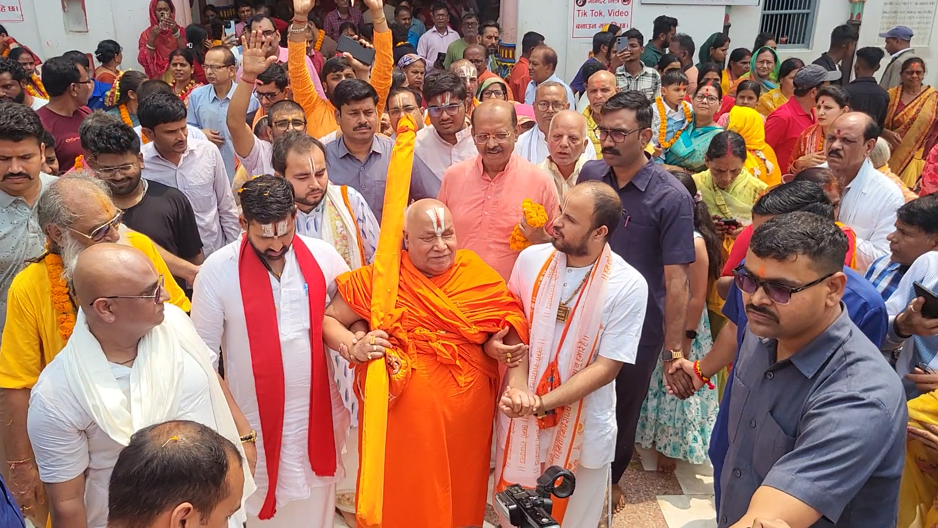 भारतप्रति प्रधानमन्त्री बालेनको दृष्ट ठिक छैन् : स्वामी रामभद्राचार्य