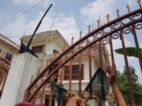 कोशी नामको विरुद्ध पुर्ब अर्थमन्त्रीको घरमा कालो झण्डा,दमक ७ मा तालाबन्दी