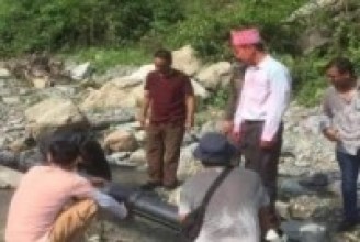 नगरप्रमुख हर्क साम्पाङद्वारा श्रमदान