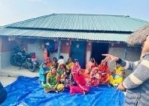 सामूहिक बचतले आत्मनिर्भर बन्दै आहालेका मुसहर महिला