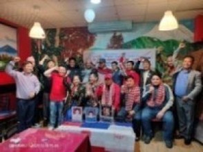 विभिन्न दल परित्याग गरि युवाहरु मञ्चमा  प्रवेश