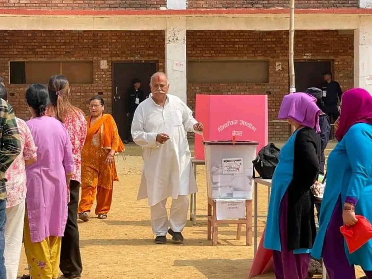 जनताले परिवर्तन र विकासका पक्षमा मतदान गरिरहेका छन् : दीपक बहादुर सिंह