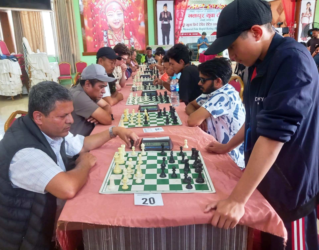 बुद्धिचाल प्रतियोगिता : आठ वर्षका बालकदेखि ६८ वर्षीय नागरिकसम्म भिड्दै