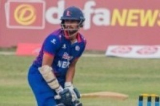 गुल्शन झाले बनाए अर्धशतक