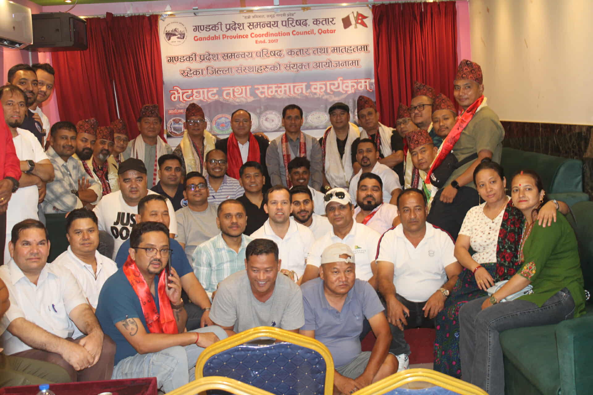 साङ्गितिक प्रस्तुतिको लागि कतार आएका`ब्याक टु नाइन्टी ब्यान्ड´का कलाकार समानित