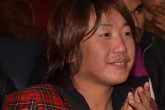 गायक राजेश पायल राईसहित  कलाकार पक्राउ