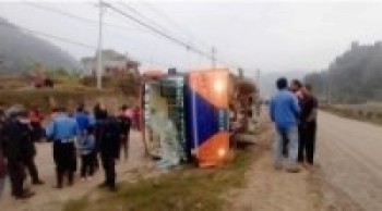 पर्यटक बस तनहुँमा दुर्घटना हुँदा ६ जना घाइते