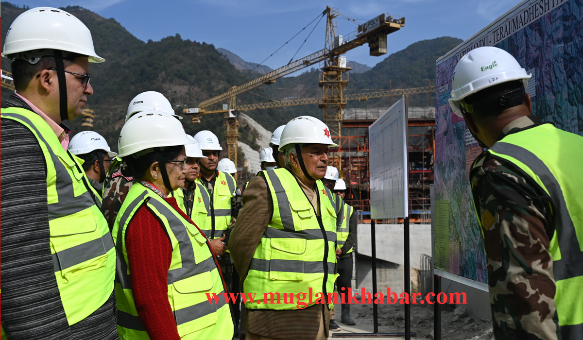 राष्ट्रपतिद्वारा द्रुतमार्गको निरीक्षण    