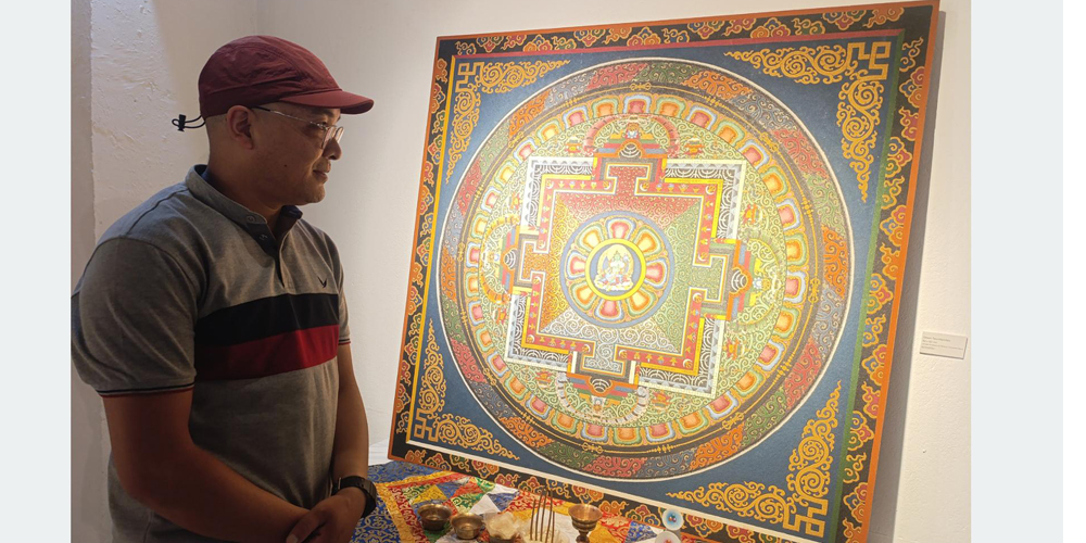 पाँच कलाकारका कला : काठमा बालुवा भरेको थाङ्कादेखि धार्मिक र मिथिला कलासम्म