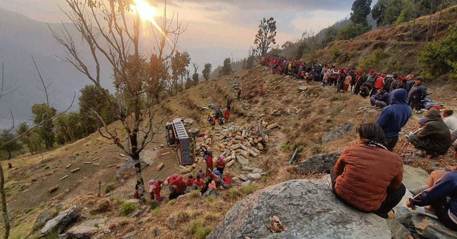 धादिङको खाल्टेमा ट्रक दुर्घटना हुँदा एकको मृत्यु, आठ घाइते