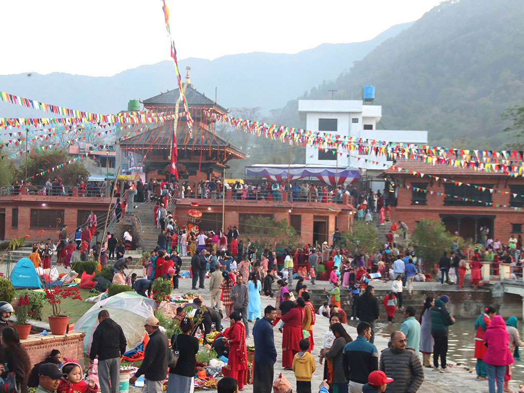 टोखाको सपनतीर्थमा मेला : बिहानदेखि भक्तजनको घुइँचो