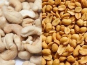 ठेलामा बदाम बेचेर जीविकोपार्जन