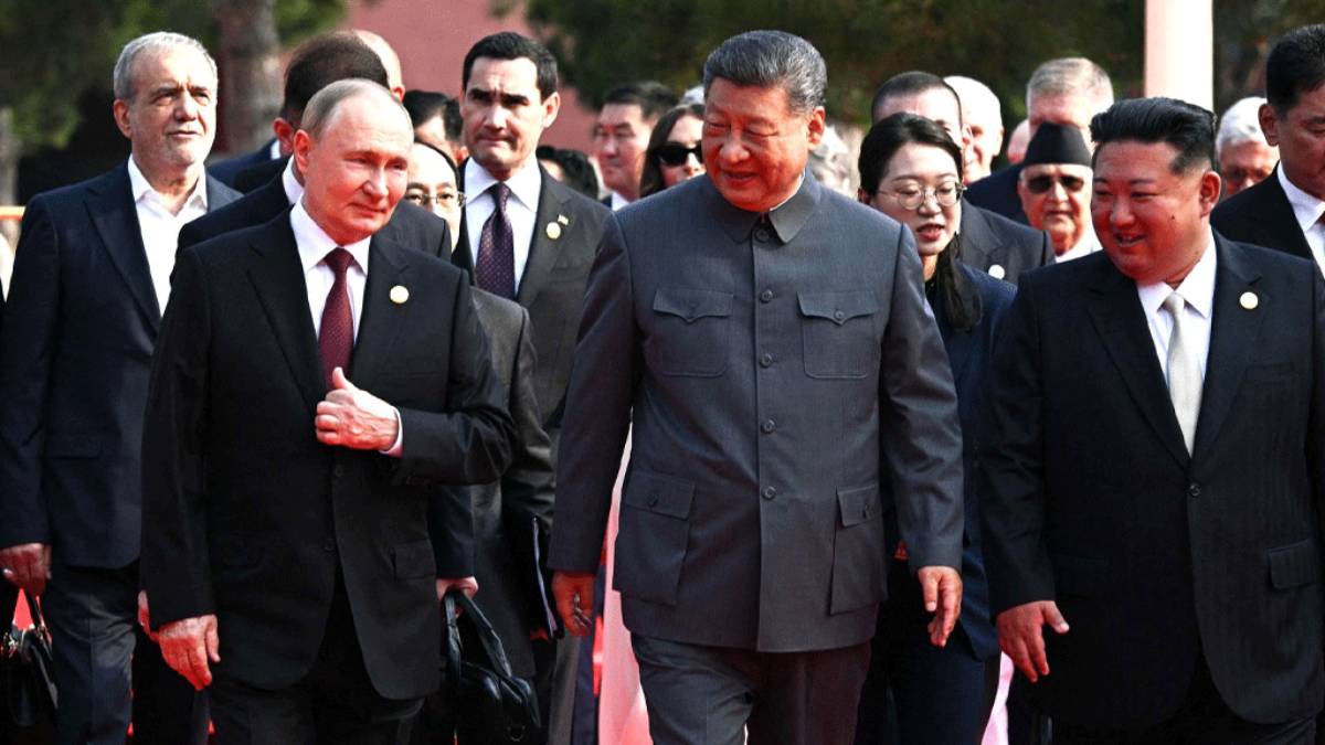 प्रधानमन्त्री ओली विशेष सैनिक ‘परेड’मा सहभागी