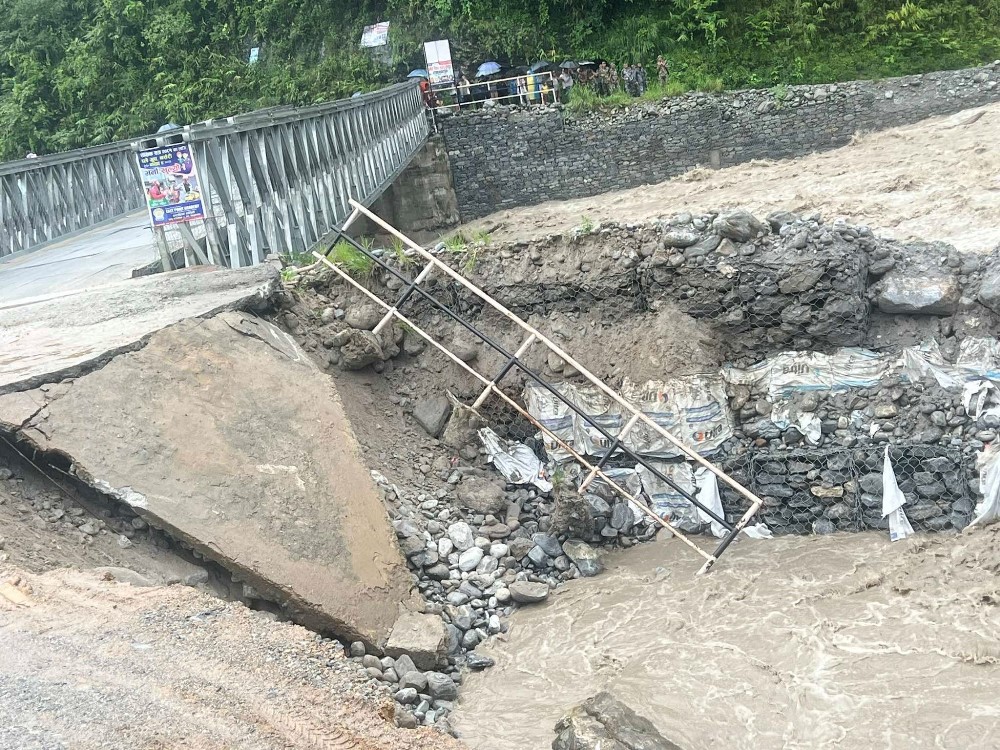 ४१ पुल बाढीमा बगे, १० करोड बढीको क्षति