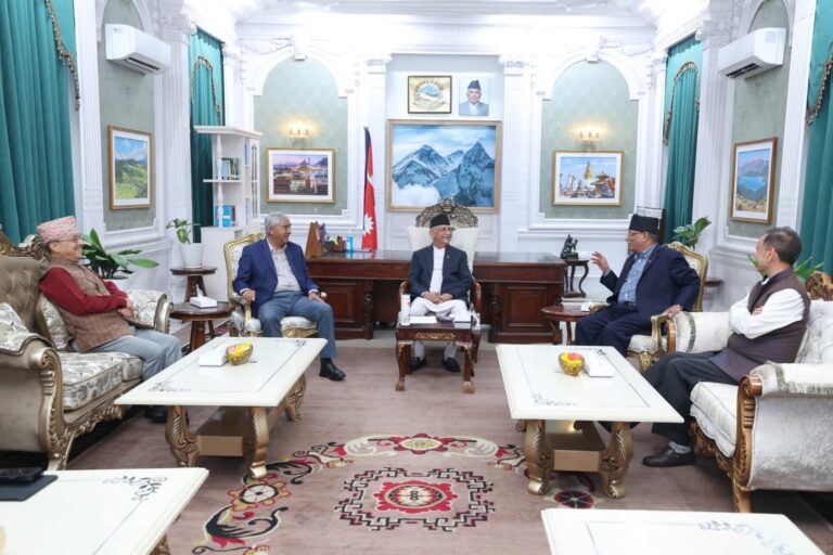 प्रधानमन्त्रीले बोलाएको तीन दलका शीर्ष नेताहरूको बैठक सकियो, सदन खुलाउने विषयमा कुरा मिलेन