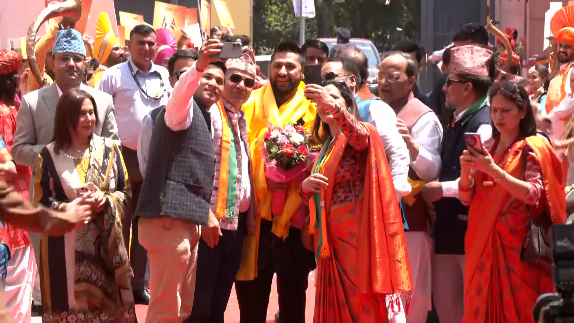 सभापति रवि लामिछानेलाई भाजपा मुख्यालयमा वाजागाजासहित स्वागत, पुष्प वर्षा गराइयो