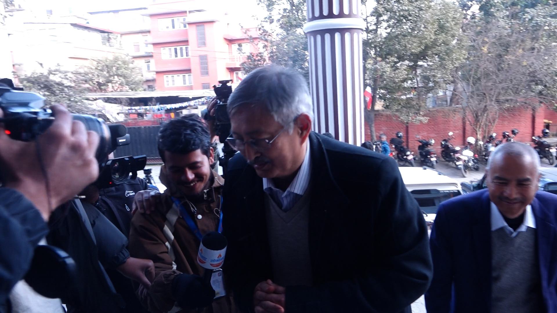 कांग्रेसमा आन्तरिक बहस : पार्टी फुट्ने चिन्ता, एकताका लागि जोडबल