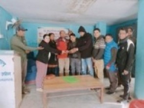 घाईते पाठकलाई मातृभुमिका लागी पर्वत सेवा समाजले गर्यो आर्थिक सहयोग