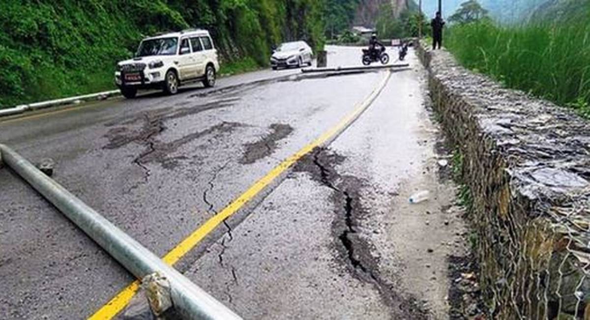 पोखरामा सडक भासिँदा आवागमनमा समस्या