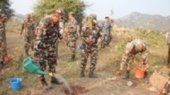 सेनाद्वारा वृक्षरोपण    