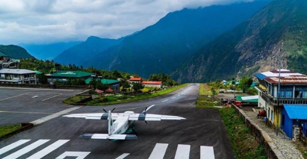 Tourists suffer after flight disruption