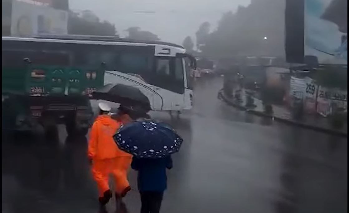 नागढुङ्गा सहितका नाकाहरूमा ट्राफिक प्रहरीको माइकिङ, उच्च सतर्कता अपनाउन आग्रह