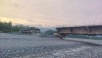 केरुङ्गेखोलामा पुल निर्माण अलपत्र