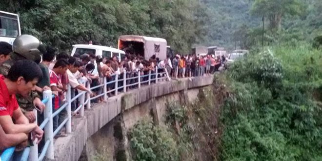 धादिङको मार्पाकमा बस पल्टिदाँ १८ जनाको मृत्यु, घटनाको थप विवरण आउन बाँकी