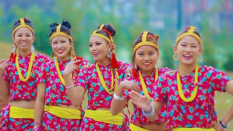 बुट्टे चोली म्युजिक भिडियोमा तामाङ नायक अमिर दोङ र साल्मा