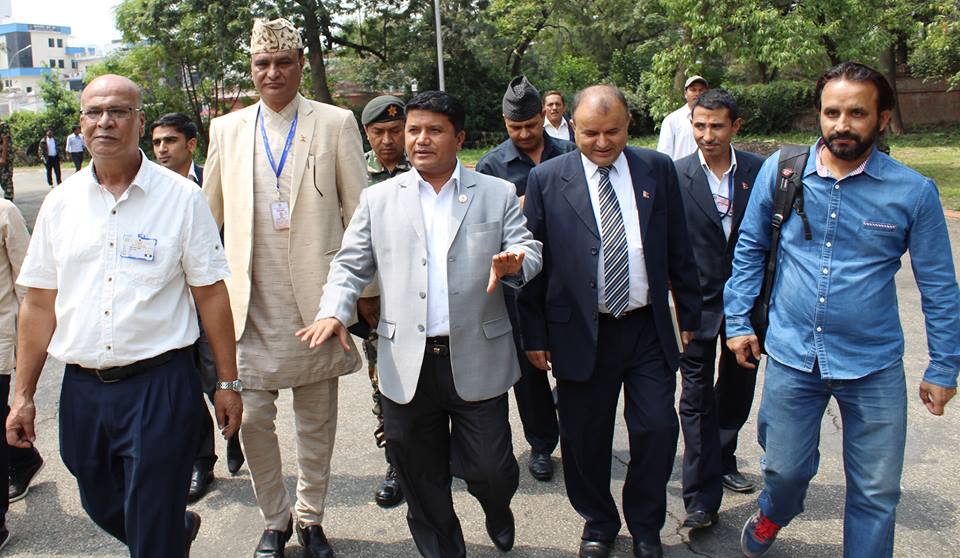 तीन महिनामभित्र नारायाणहिटीमा राजमुकुट सार्वजनिक गर्छु : मन्त्रि अधिकारी