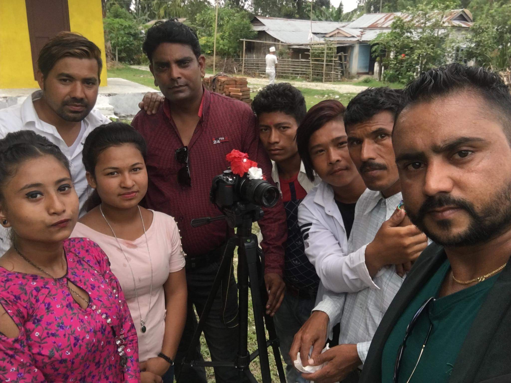 उमेश बस्नेत सहित मिक्लाजुङ शान्तिटोलका स्थानिय कलाकारहरु सर्ट फिल्म तिर