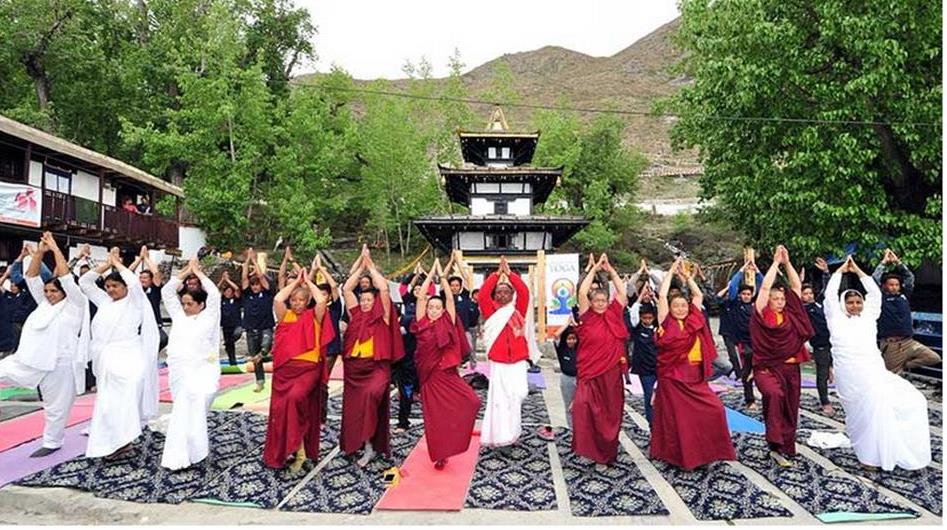 योग गरेको फोटो राख्दै, मोदीले गरे मुक्तिनाथको प्रसंसा, लेखे- ‘वन्डरफूल !’