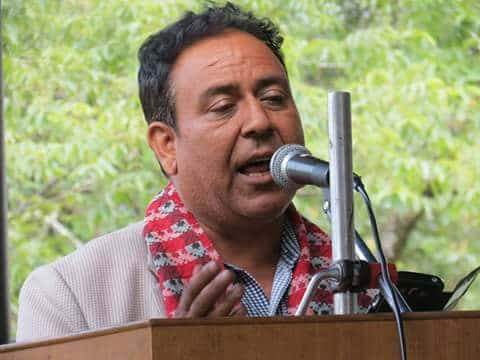 डा. बिदुर चालिसे कबिता:-" वातावरणका चराहरु"मा यस्तो भन्नुहुन्छ