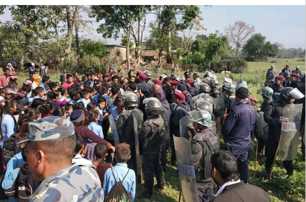 विप्लवको घरमा प्रहरीको छापा,स्थानिय बिच भिडन्तको प्रयास