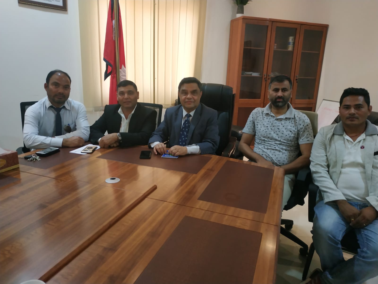 नेपाल पत्रकार महासङ्घको आन्दोलनमा कतार साखाको एक्यवद्धता राजदुत मार्फत ज्ञापन पत्र बुझायो।