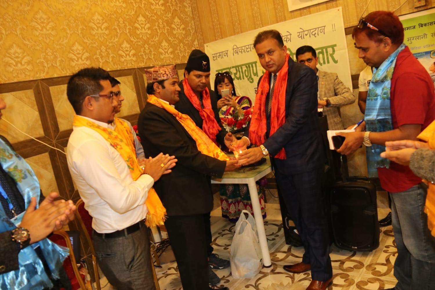 ७२ औ वाचन डबलीमा "ओए कालेको" बिमोचन अल्खोरमा।